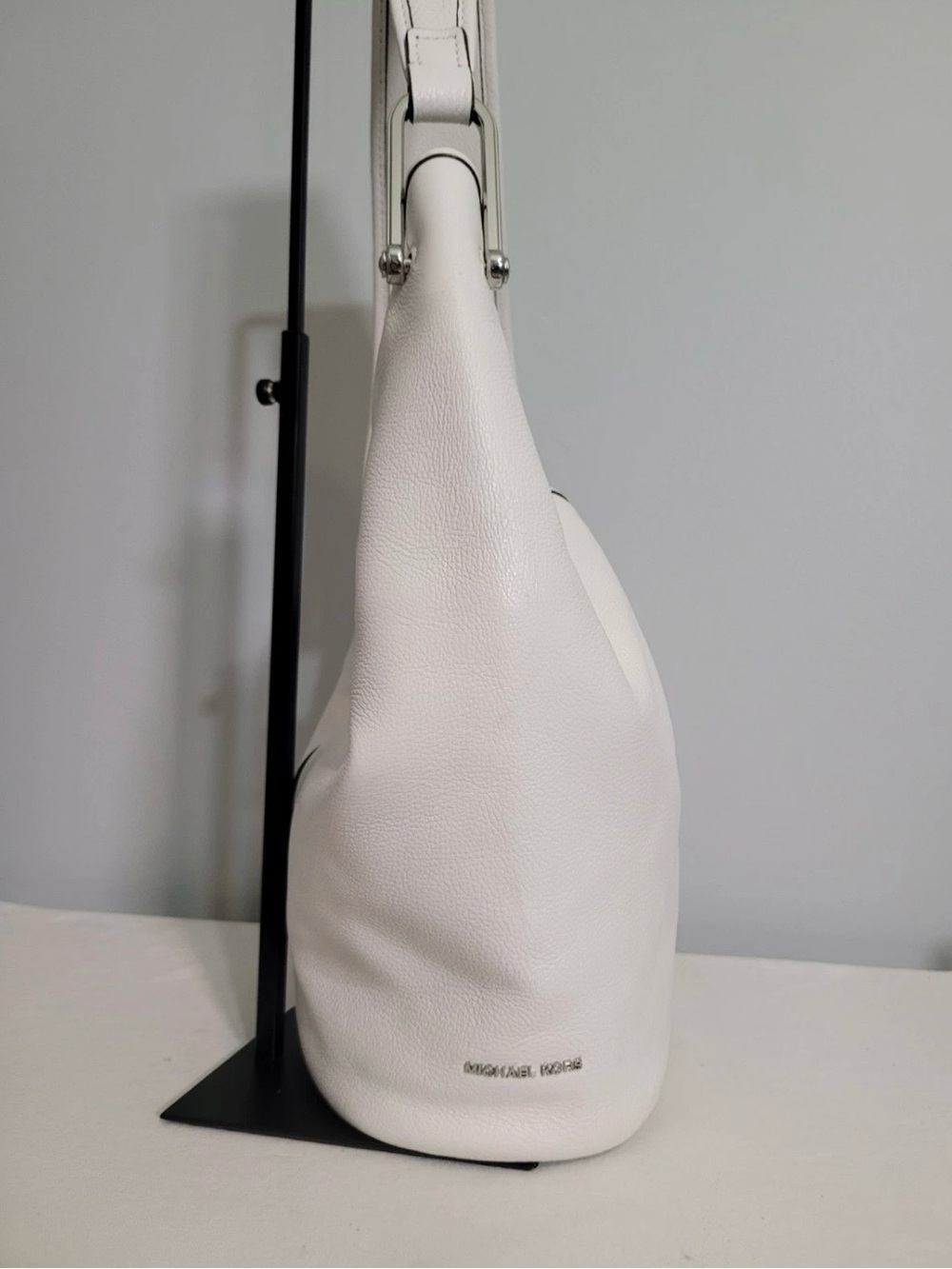 Michael Kors Hobo Shoulder Bag White Leather Silver Hardware - Picture 6 of 16
